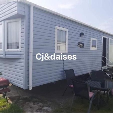 פרסטאטין Cj & Daisies Holiday Home מראה חיצוני תמונה
